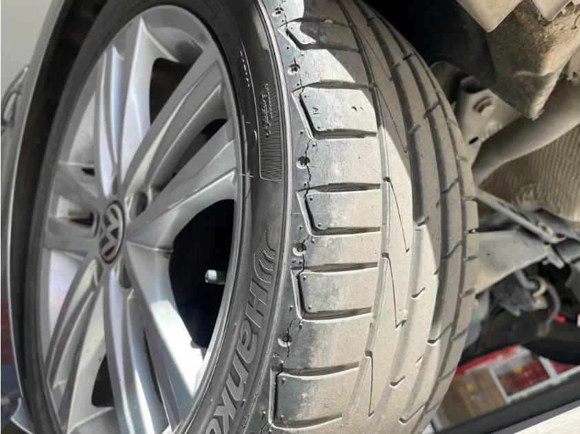 汽车轮胎究竟多久什么情况下要换？我的本田CRV23年8月买的，已经开了50