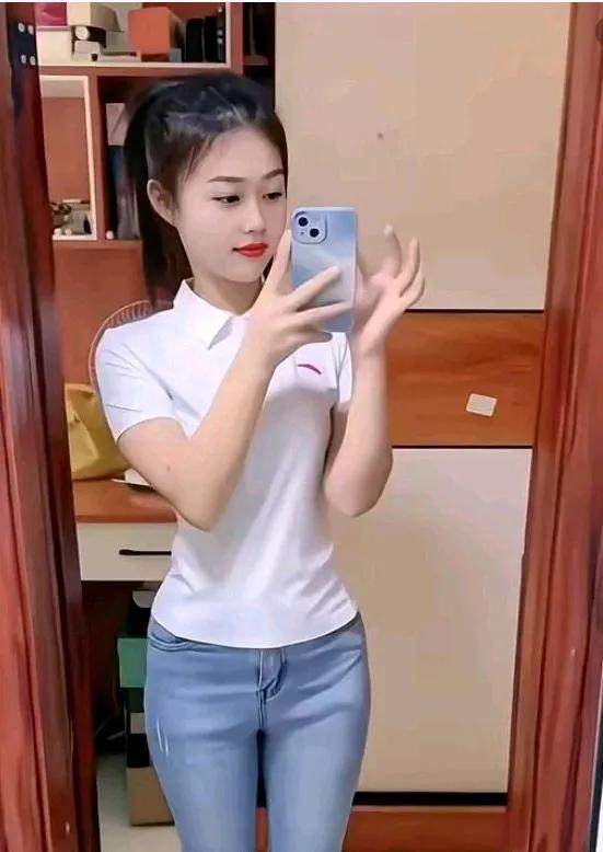 我认为，女人还是这样穿更容易获得男人的好感。