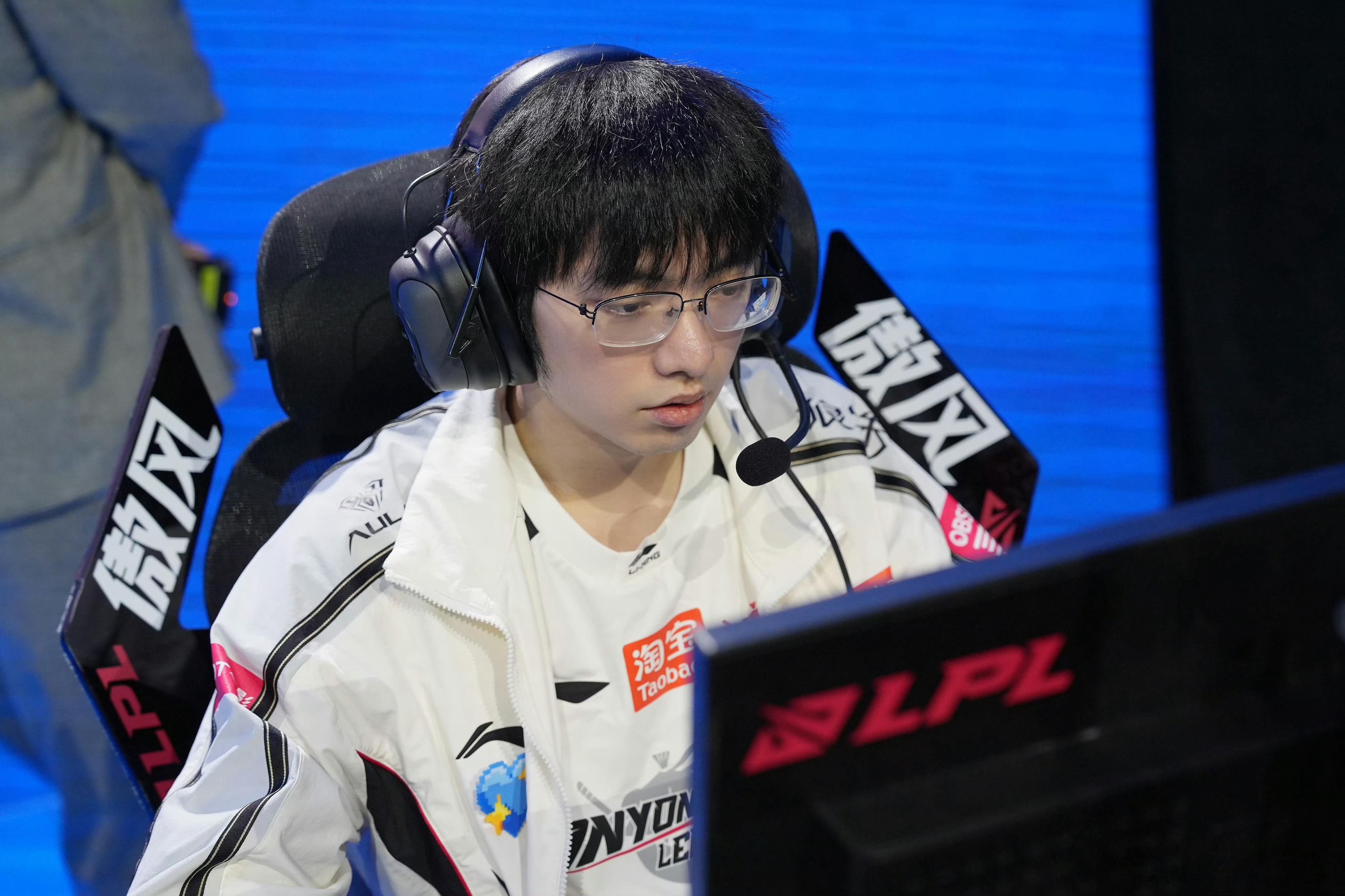 EWC打完才11天，Flandre直接从AL大名单上消失了，中间发生了什么全都是
