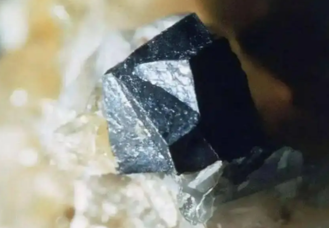 终于搞清楚中国军工为何能迅猛崛起了，并不是技术突然逆天，也不是烧钱砸出奇迹，而是