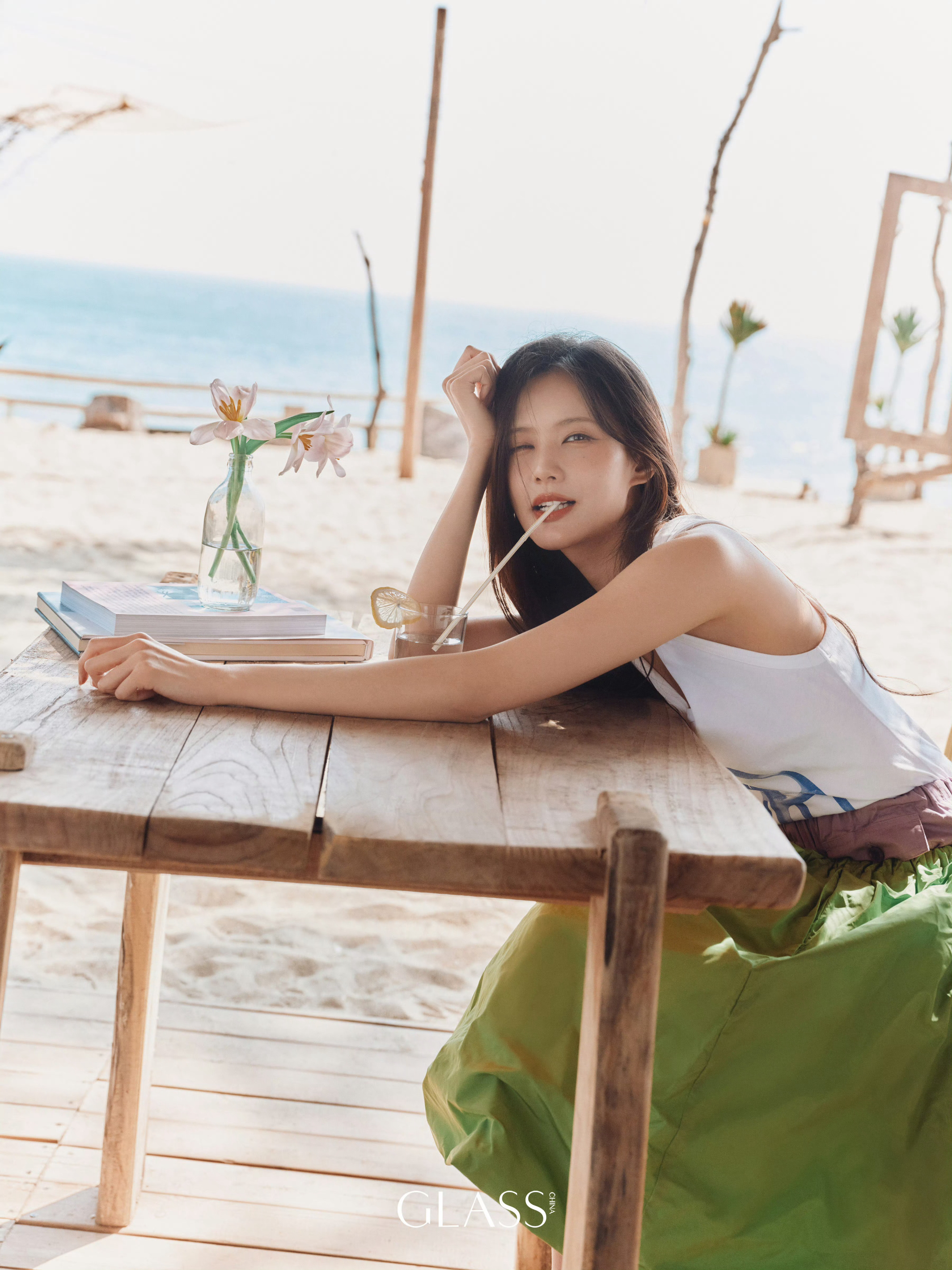 李一桐xGLASS中文版四月刊，迎来李一桐登封，携品牌Longchamp