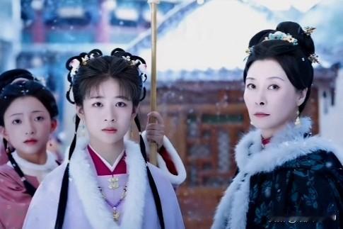 《兰香如故》太卷了，柯蓝第一集就领了盒饭。导演们现在领盒饭这种事都扎堆。《醒
