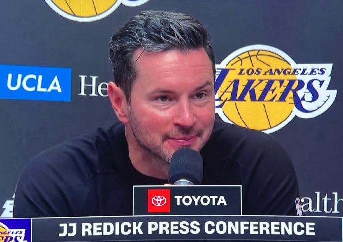 雷迪克真的有病！“关于轮换阵容，我们正努力找出9名能上场、帮球队打出竞争力的