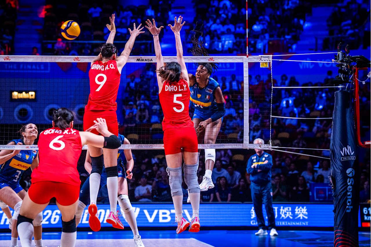 中国女排第3局22-25负意大利，赵勇又现混乱调整北京时间7月26日，女排世联