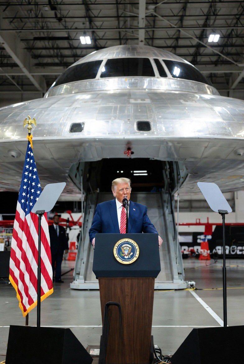 传言称……特朗普将证实外星生命存在这一事实。“人类并非宇宙孤星。”若此事成真