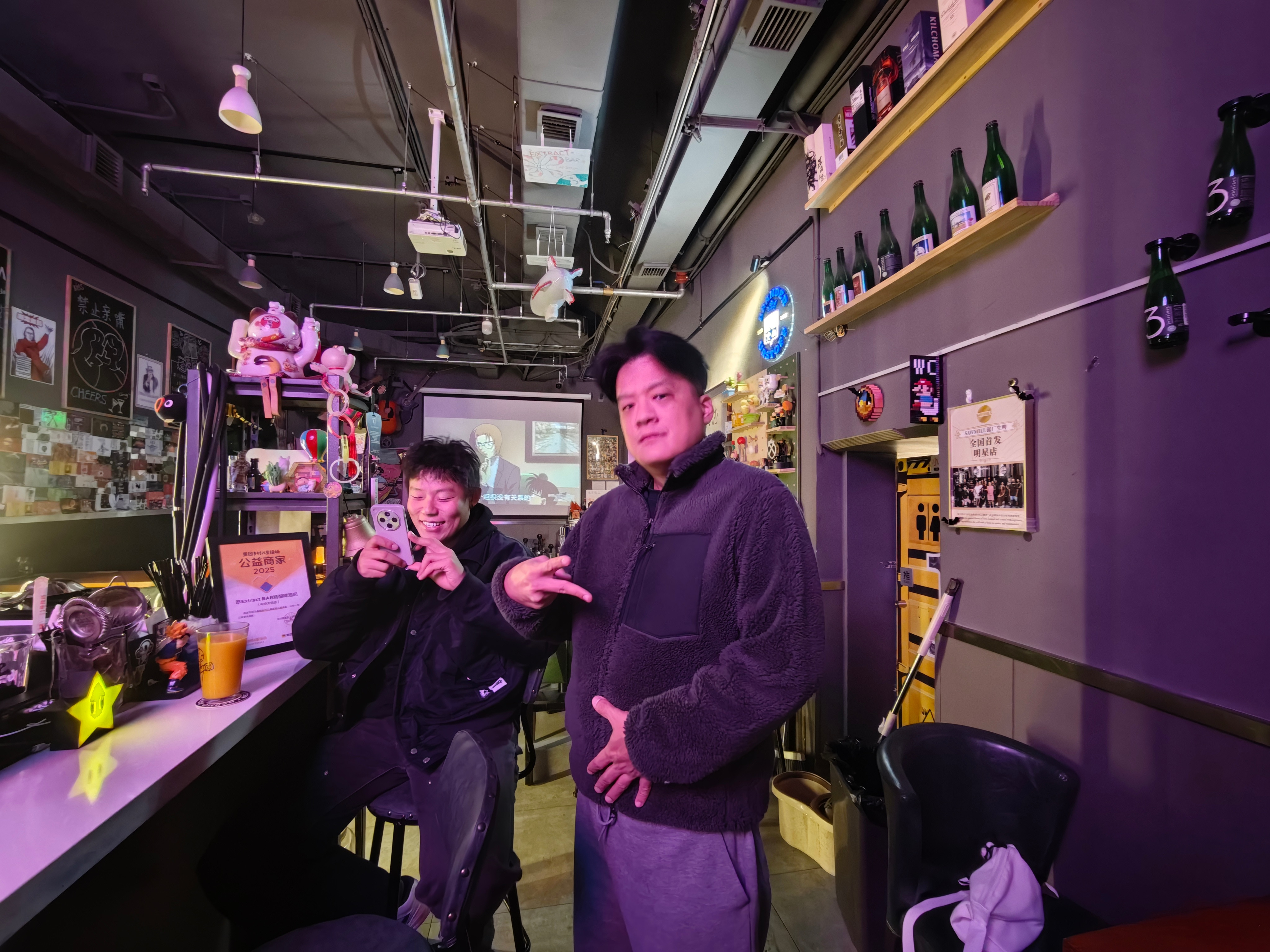 人凑齐了今晚吃“老厨家”东北菜，味道贼棒选的地方，提供的菜单他家锅包肉和杀猪菜一