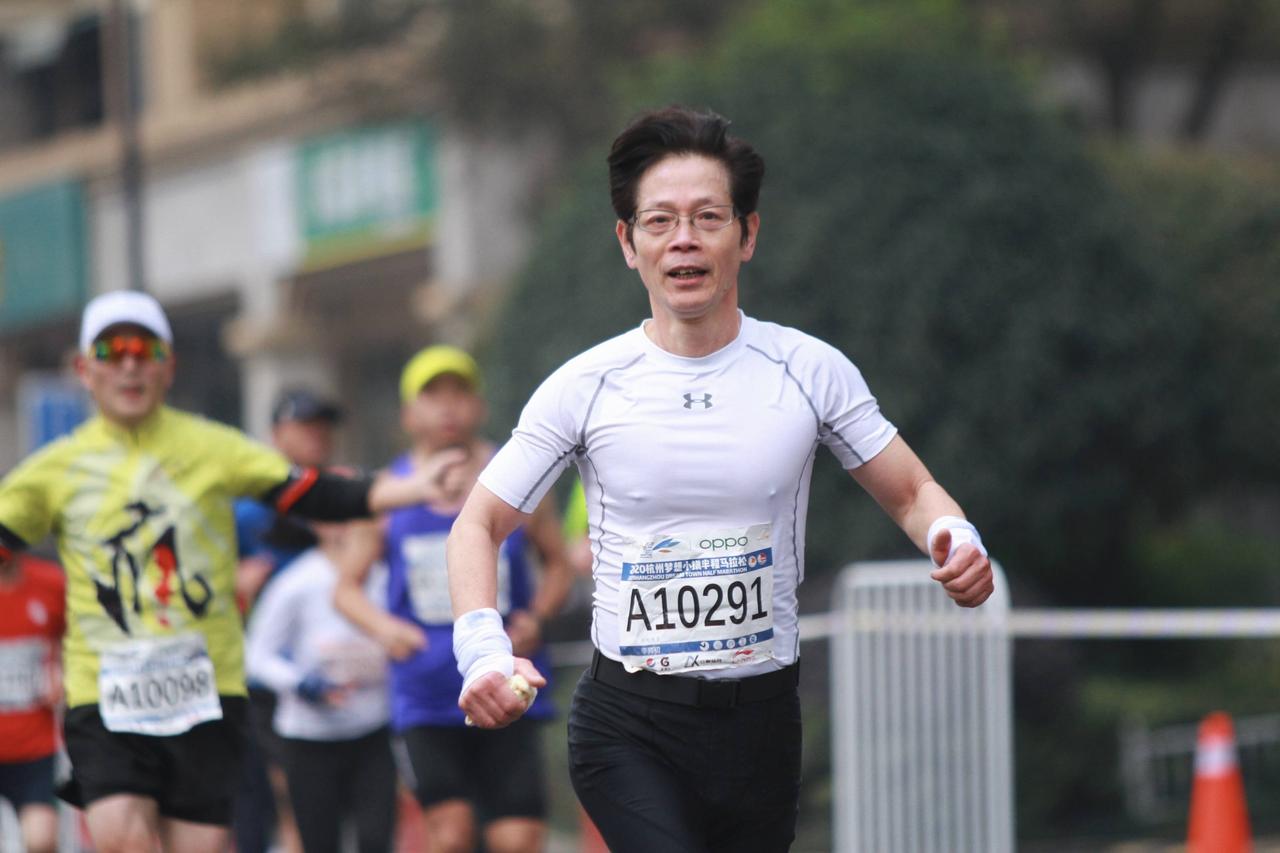 能不能长期坚持运动，选对心态是关键。就拿今年71岁的我来说，40岁下定决心开启跑