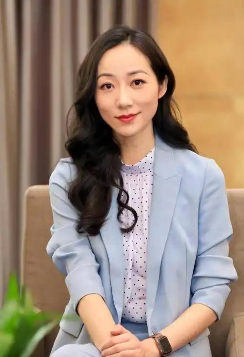 韩雪的成功，起点与资源或有助力，然自律坚持才是关键。她以行动诠释，人生选择无绝对