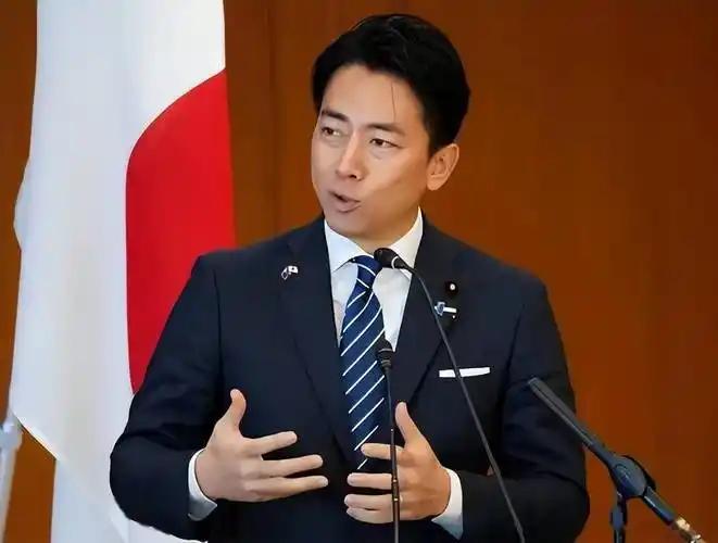 俄罗斯媒体今天报道称："日本防卫相小泉进次郎在富士电视台的某档节目中指出：'高