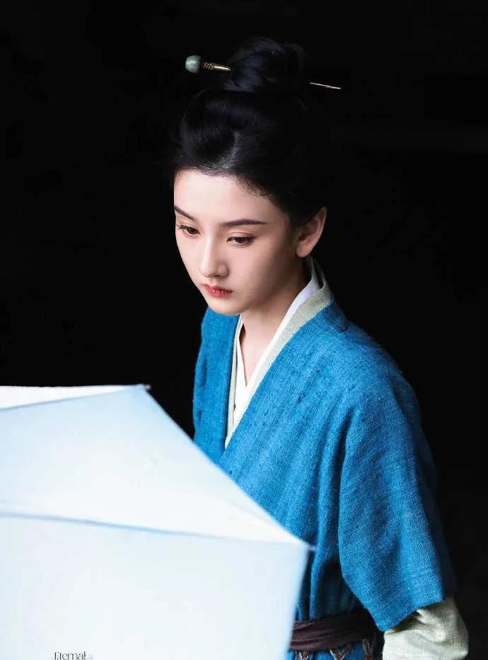 宋祖儿新剧男装造型惊艳众人，网友：这“小生”太俊俏最近，宋祖儿在新剧《表妹万福