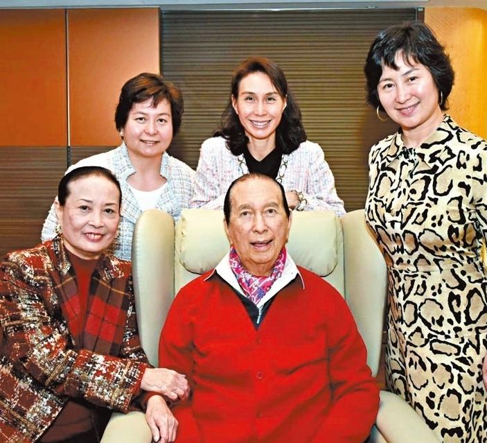 赌王二房迎来噩耗！4月12日，何超琼发布讣告，三妹何超蕸于4月12去世，享年6