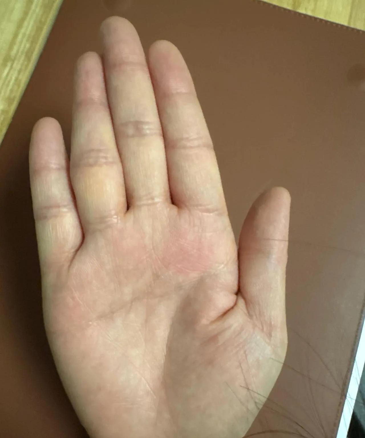 手相里的人生，经常会遇见一些今天这位小姐姐一样的情况。。。与生俱来的运势本来也