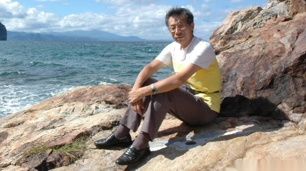 中国公民竟成日本潜伏间谍！长春机场一声令下，他刚下飞机就被按倒。没人会想到，