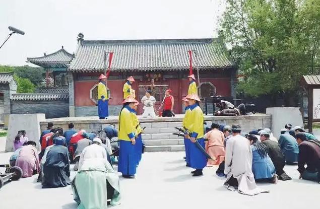 雍正十二年（1734年），俞鸿图被腰斩。由于他没有贿赂刽子手，刽子手给了他一个慢