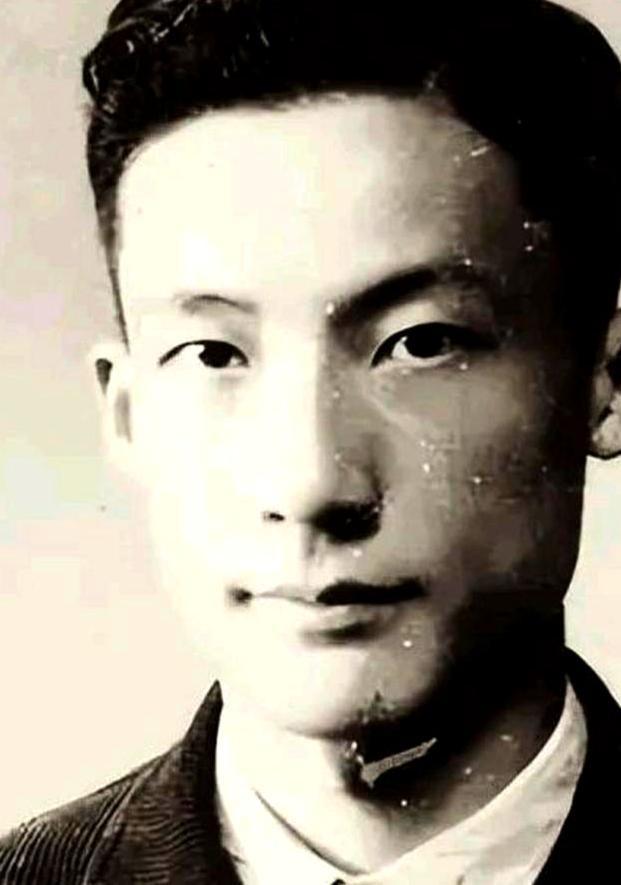 1949年冬，地下党员朱君友被特务头子毛人凤判处死刑。临刑前夜，他默默将仅剩的衣