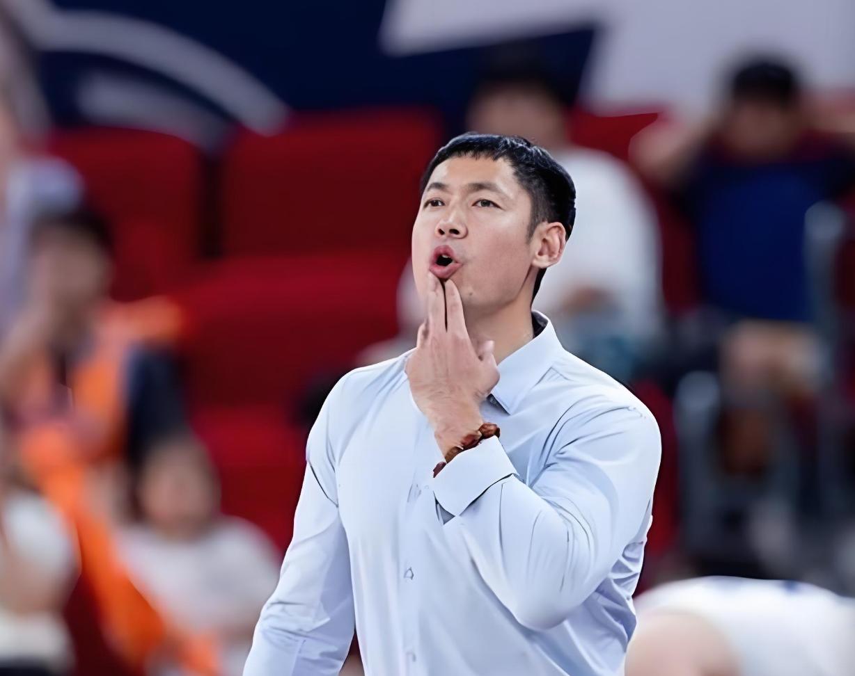 1.5秒上演绝杀三分球，全队如夺冠般庆祝，张庆鹏乐开了花！CBA常规赛第33轮