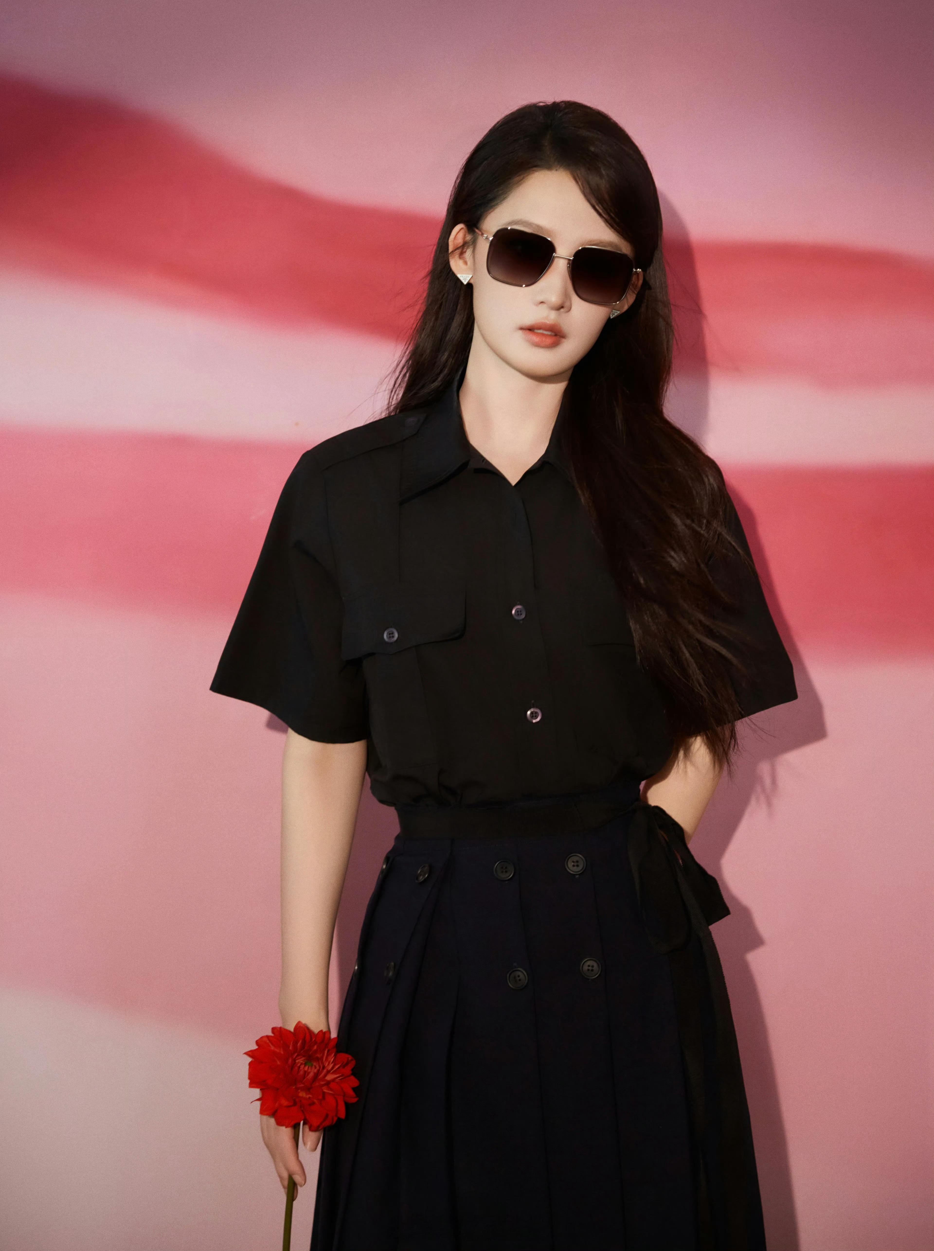 实话说造型中规中矩，全靠李沁美貌撑着。