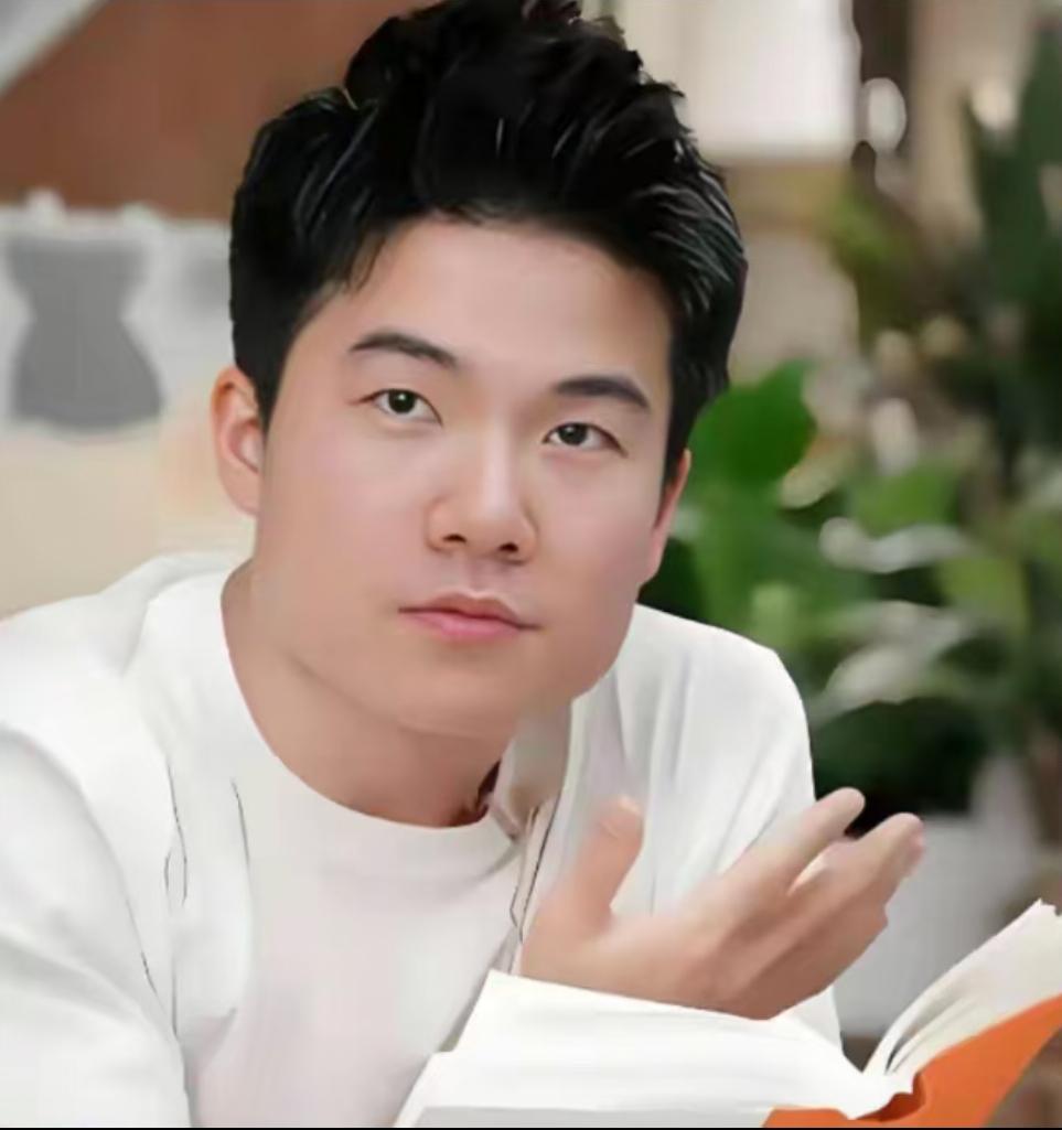 董宇辉的创业之路将如何展开?谁也没想到，曾经的直播间主播，如今已稳稳踏上创业之