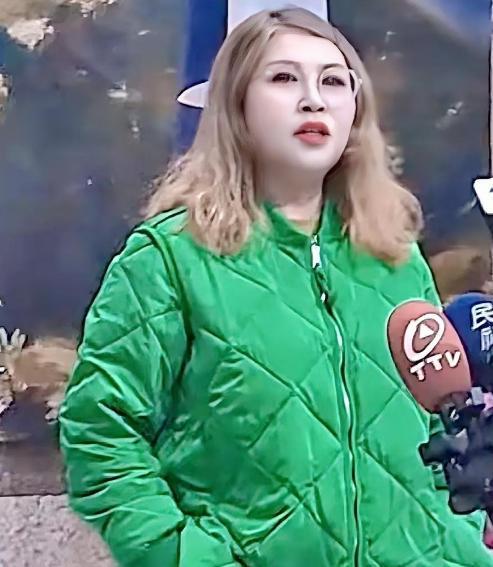 国民党彻底炸锅！陆配出身的中常委当场退党，把郑丽文怼到哑口无言，场面燃到失控，关