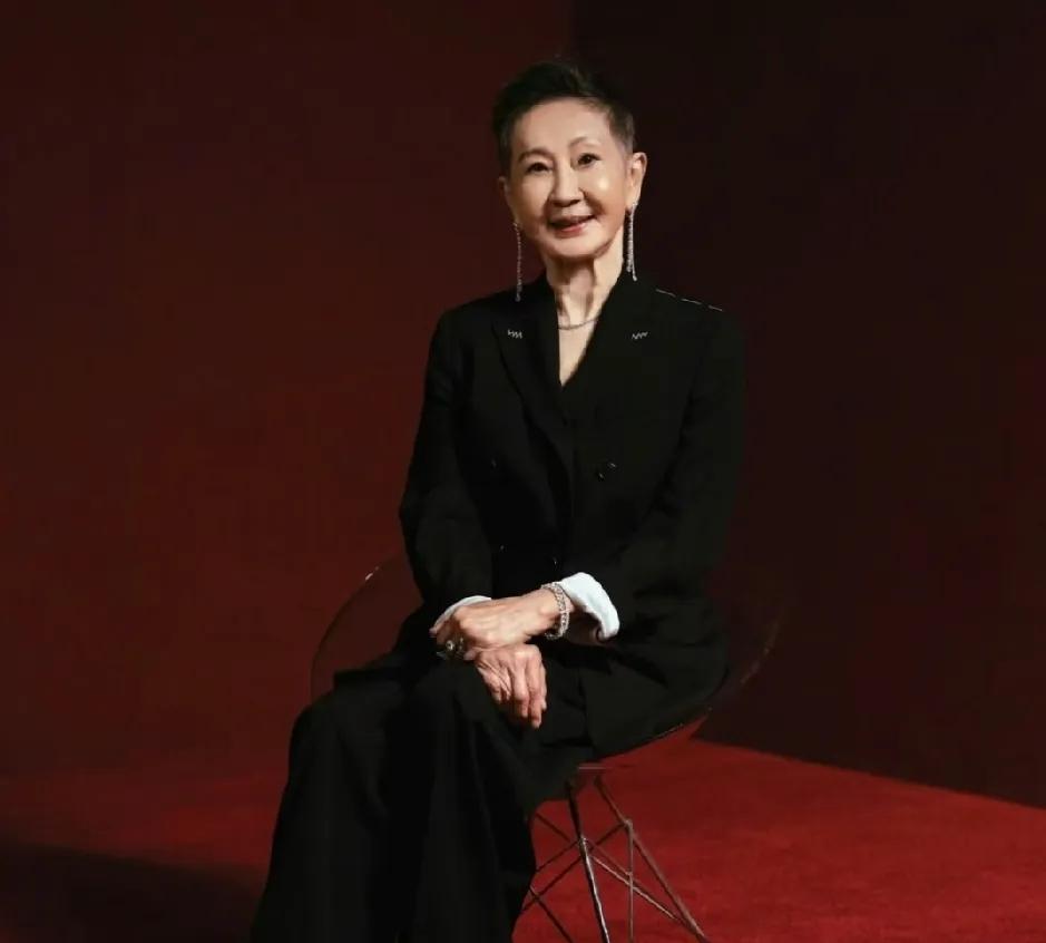 75岁的施南生去世了，她不是死于意外，也不是死于高龄，而是死于我们谁都难以躲过的