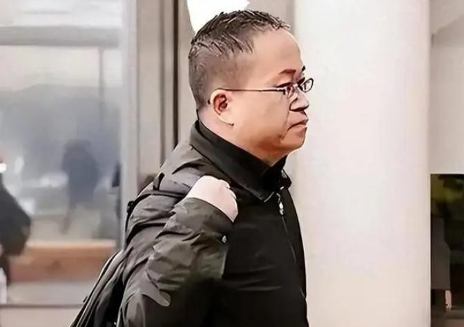 一个被美国扣了近九年的中国芯片专家，回国之后再次站到聚光灯下，原因却不是喊冤，而