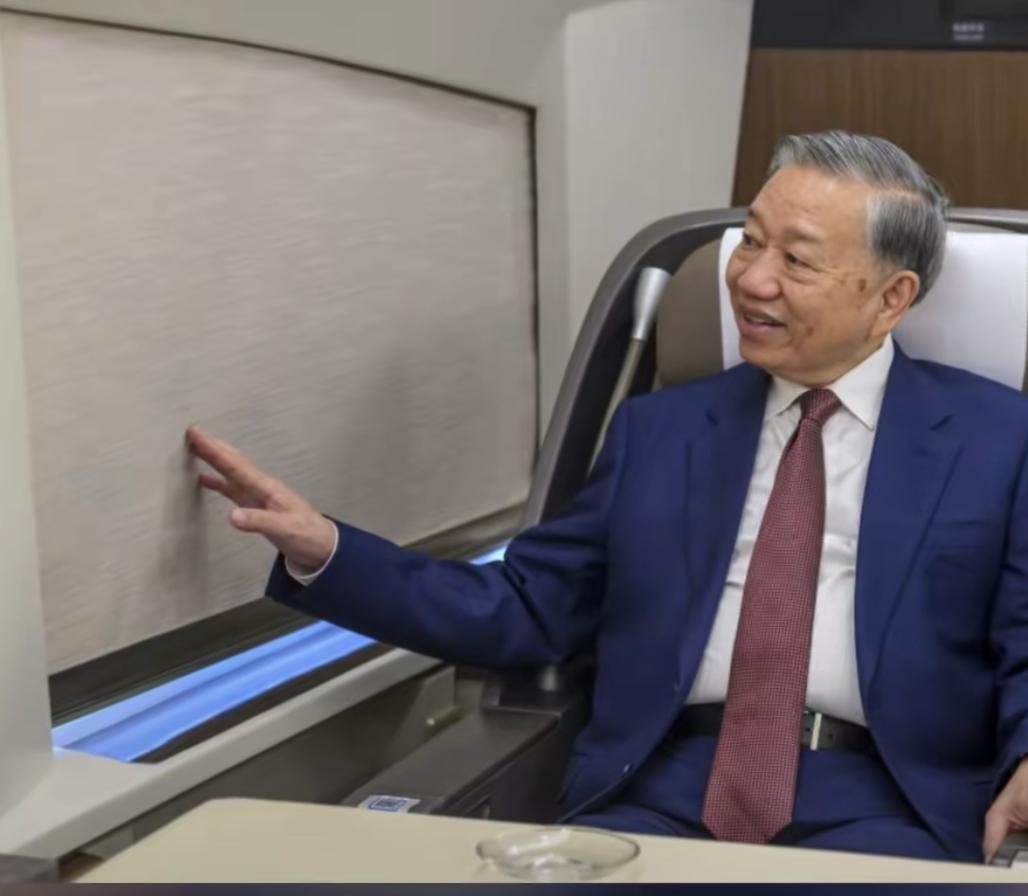 2400公里，北京到广西，苏林主席竟然是乘坐高铁，足以看出对中国高铁的兴趣之大。