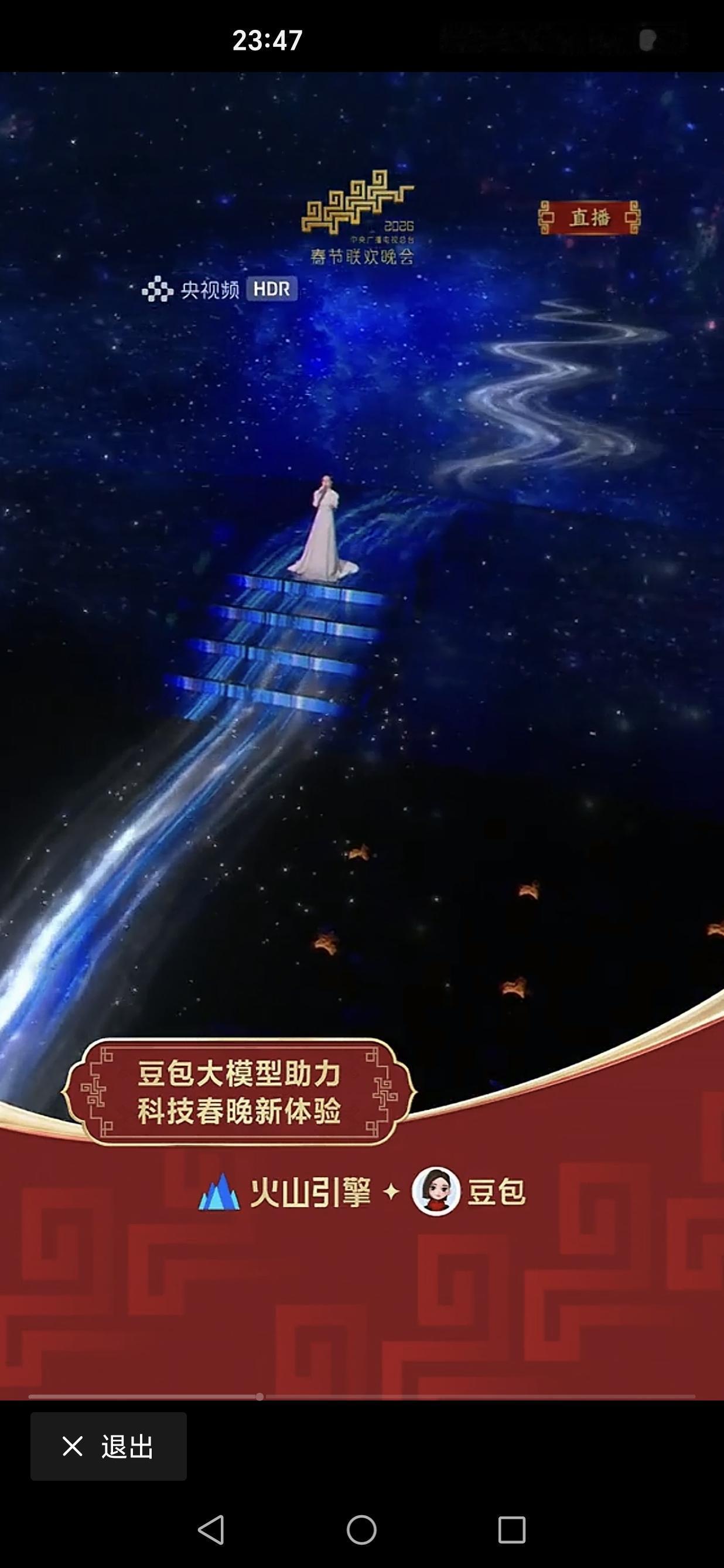 王菲……嗐，老了可以服老网友A：她跑调网友B：哪里跑了？以她唱的为准[狗头