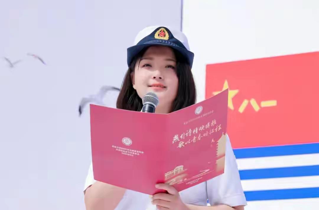 她是名扬全国的北大才女，曾因高考作文《感谢贫穷》全网走红，在2017年高考中以7