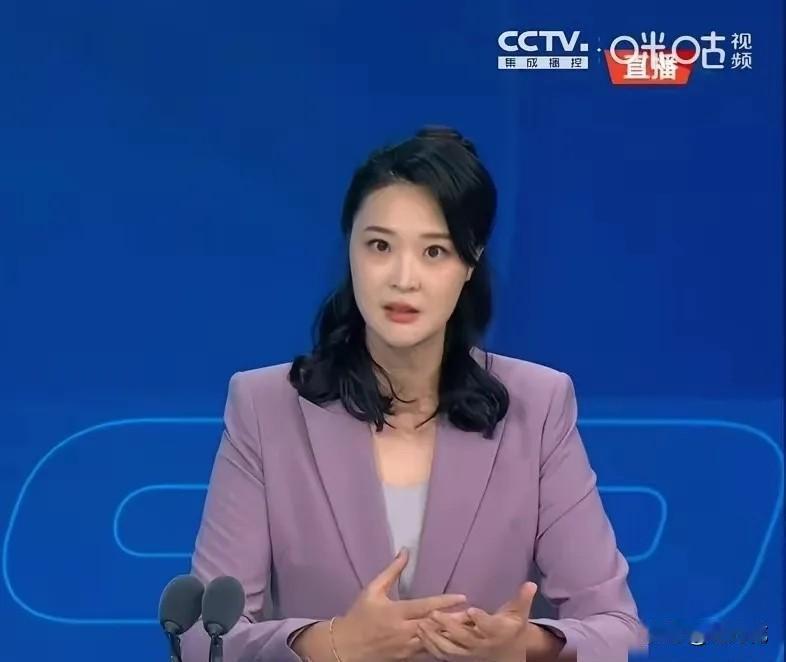 惠若琪这样评价今晚取胜的中国女排，她说：“今天中国队不仅仅是战胜了对手，更是战胜