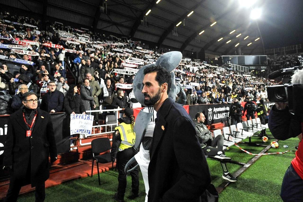 结果一出，评论区直接炸锅：皇马2比3被西乙保级队阿尔瓦塞特补时绝杀！新帅