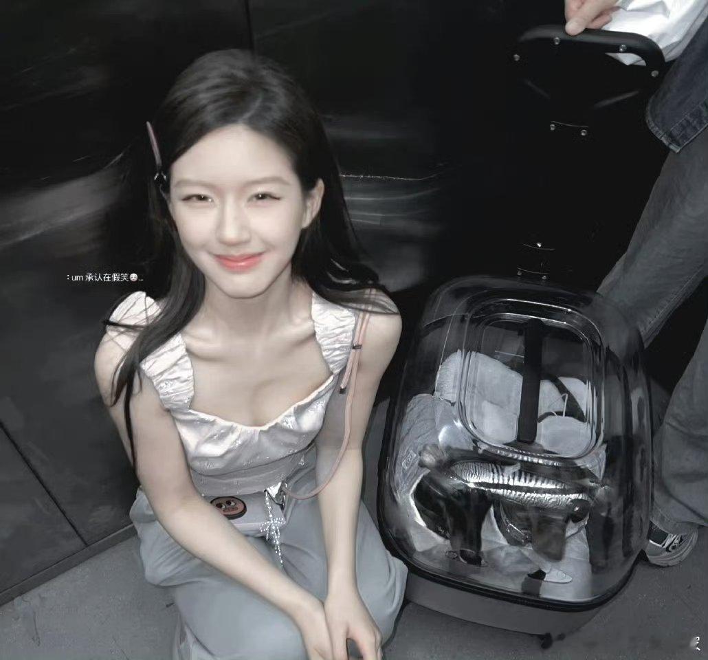 赵露思情人节营业，仿佛看到了许妍学姐