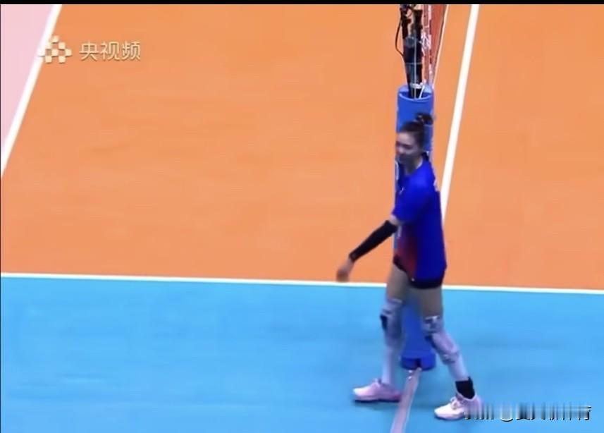 张常宁这格局，一般人真的做不到啊！昨天下午半决赛赛后，福建女排输球后、庄宇珊有点