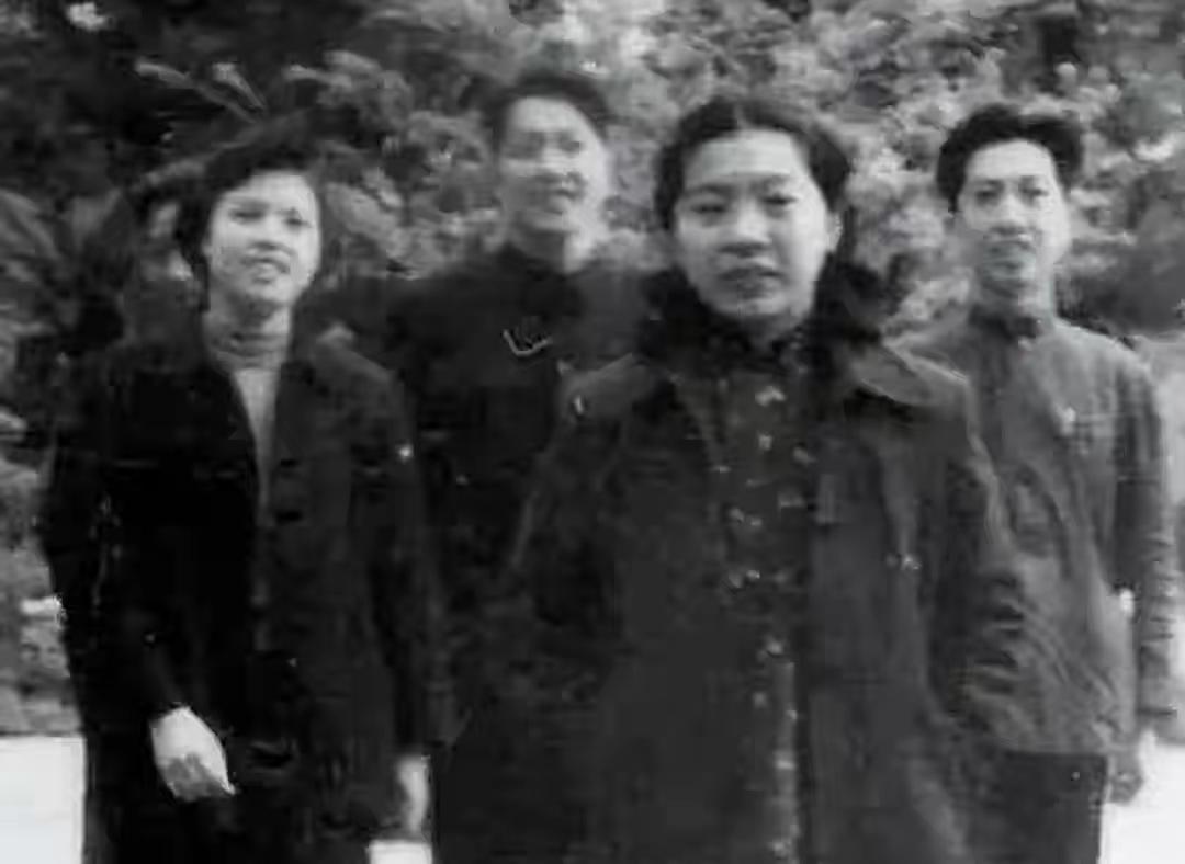 62年，毛主席在上海接见一女演员后：不要告诉别人你的表是我送的。那句話說得輕