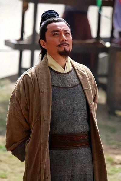 读了水浒传，感觉宋江的人脉实在是不咋样。宋江书里出现也已经四十好几的人了，瞅