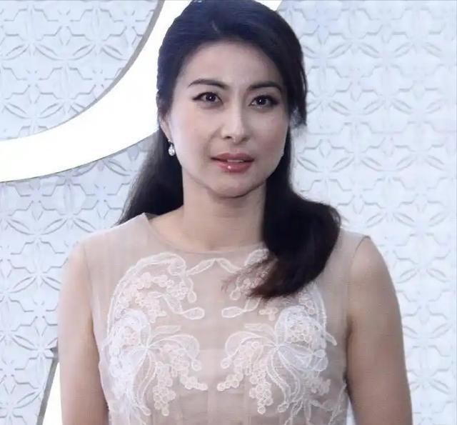 [2008年，跳水冠军郭晶晶以2亿高价代言蓝月亮，谁知初期销量惨淡，公司亏损的一