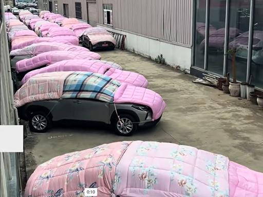4月27日，云南曲靖，一家销售汽车的经销商连夜采购400条棉被，本以为是给员工发