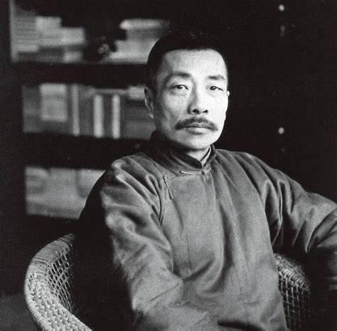 1933年，鲁迅写了很多抨击国民党的文章，老蒋大怒，派沈醉前去暗杀。沈醉在鲁迅门