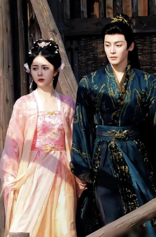 逍遥本来也不热，这下遇到于正，赵丽颖刚当监制就要哭了。其实就是赵丽颖转型做监