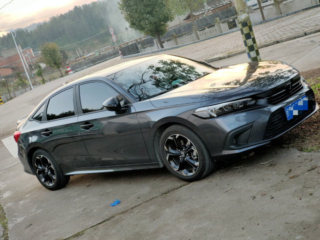 怎么现在的思域这么便宜燃动加上贷款两年的利息都要十八了😂。不过车是贼帅贼好开