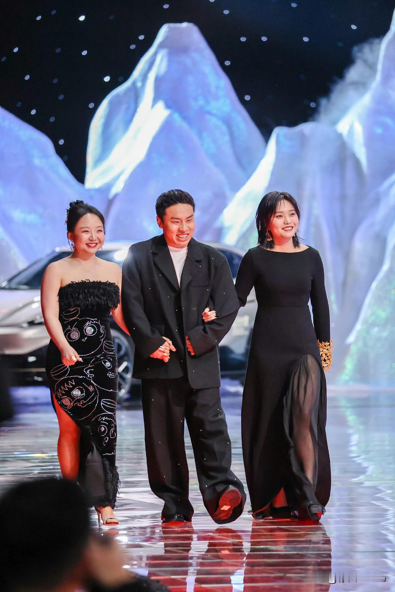 12月8日，今日星光大赏官宣，名单一公布，先找一圈人，孟子义，李昀锐，王鹤棣，汪