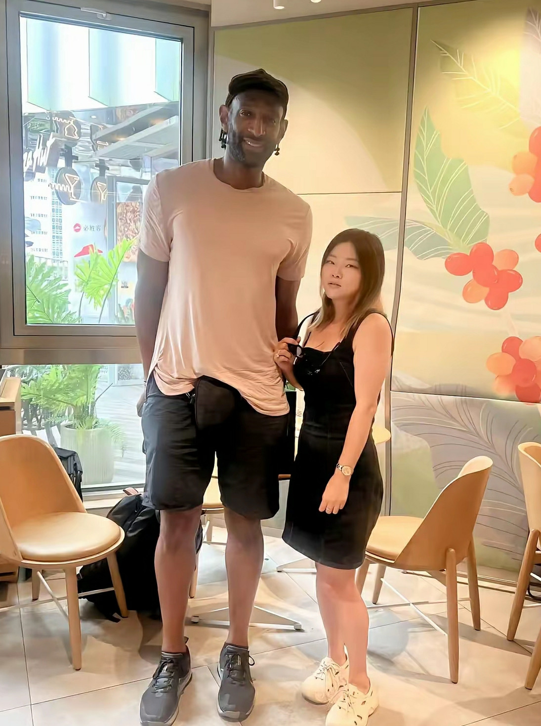这个身高差也是没谁了