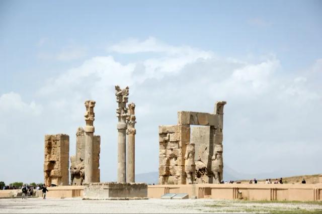 《卫报》怒斥：美国轰炸伊朗，国际秩序在霸权下摇摇欲坠3月1日，英国《卫报》一