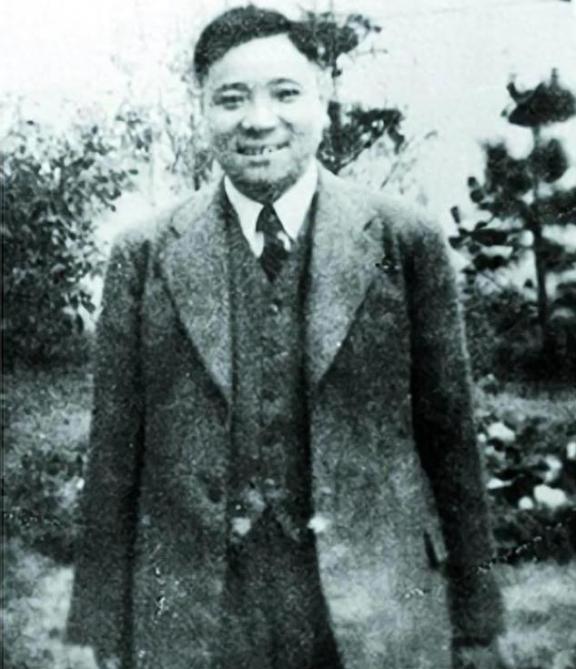 1939年，五重间谍袁殊被76号逮捕，李士群要他招供，谁知他一点不慌，反而淡定地