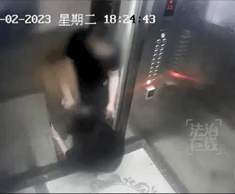 “订婚强奸案”电梯视频首曝光！女孩激烈挣脱，却被死死拽住手臂。这是一起关于婚约