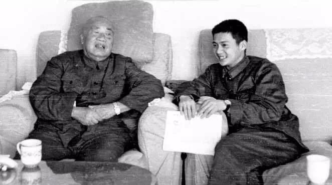 1928年，蒋介石急令范石生逮捕朱德，范石生却当着朱德、陈毅的面，把告密者丁煦击