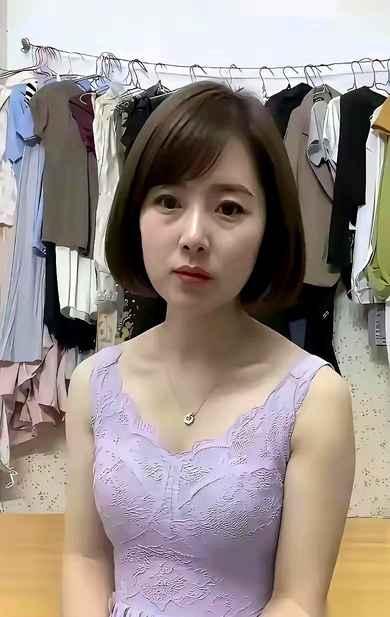 十年夫妻，吵架冷战。你以为他还在隔壁屋生闷气。直到居委会打来电话核实，你才知道