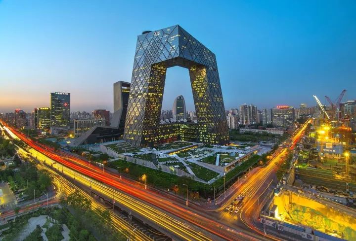 每个城市都有一座地标建筑 比如 北京的"大裤衩"