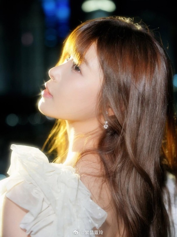 【On.cc】古佩玲藝術展散美態　白色長裙洋溢仙氣無綫小花古佩玲日前出席藝術展，
