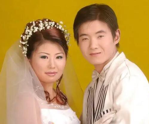 我侄儿的话道破了当代年轻人对婚姻的纠结。在房价与彩礼筑起的高门槛前，婚姻早已不是