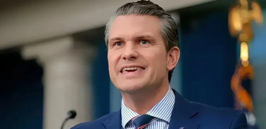 美国国防部长破防了！战机被击落，迁怒于伊朗，发誓要让伊朗付出代价！美国航母舰载